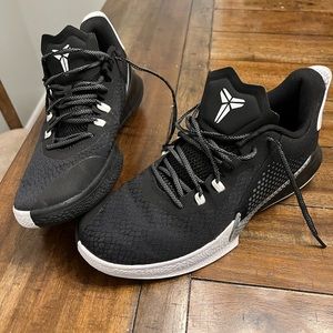 Selling these 10.5 Kobe’s. Pretty much new only have been worn once.